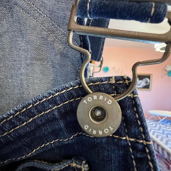 Torrid. Size 18. Denim short overalls - Picture 2 of 4